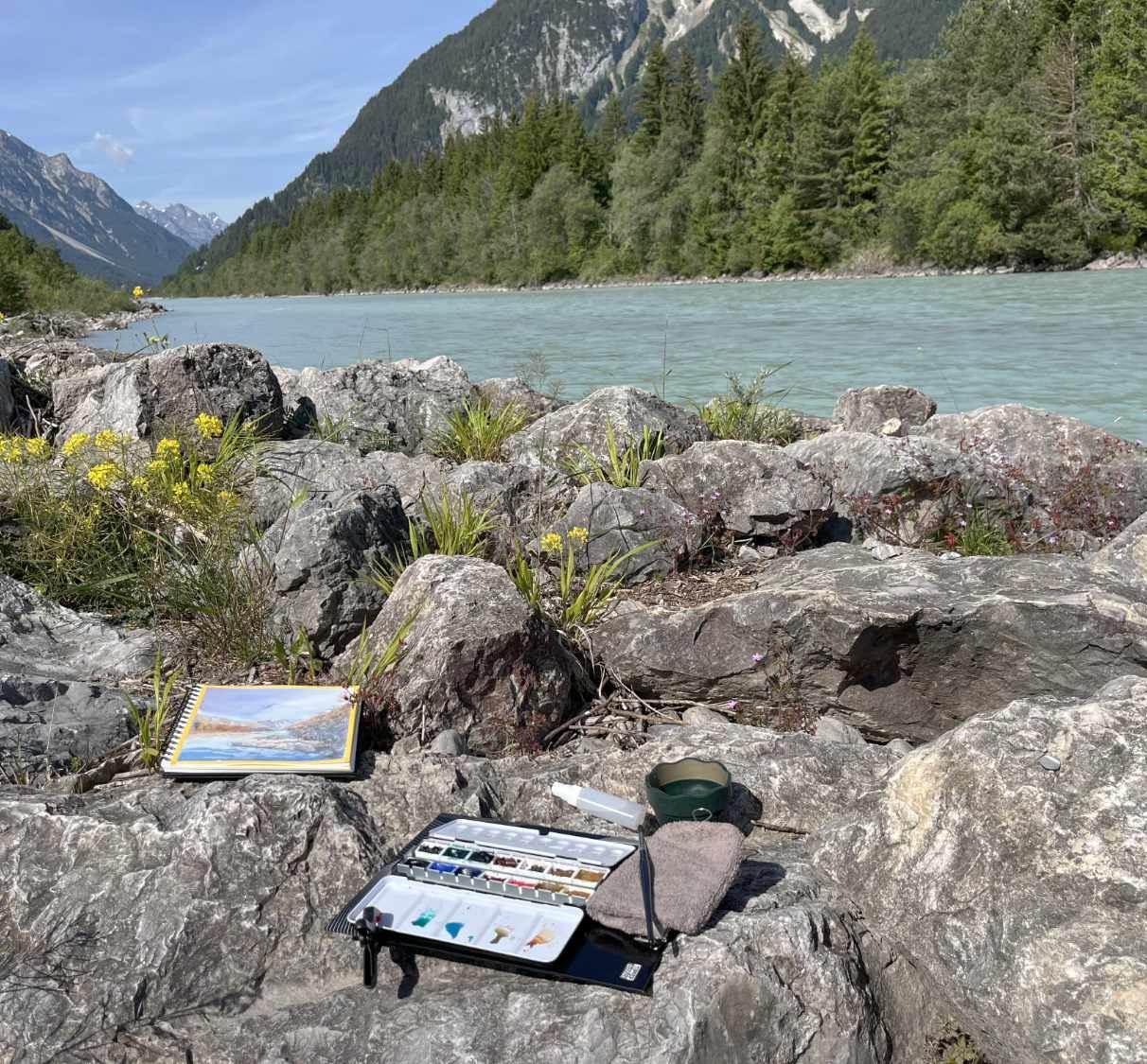 Am Lechufer Foto Felsen am Lechufer mit Skizzenbuch und Aquarellfarben